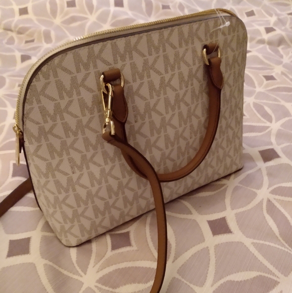 Michael Kors Handbags - Brand new Michael Kors purse and wallet